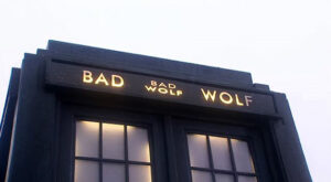 bad-wolf-tardis-turn-left